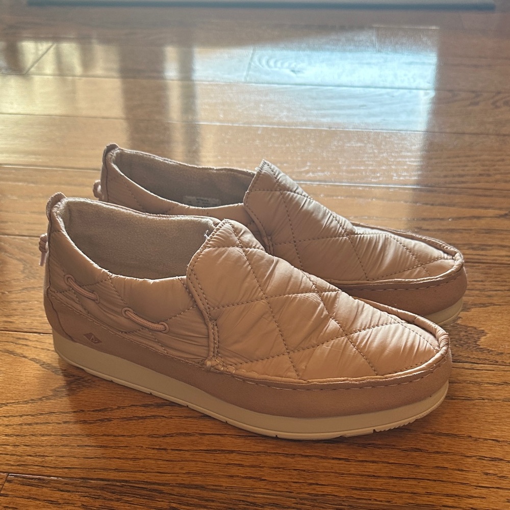 Women's Quilted Slip-On Shoes - light pink